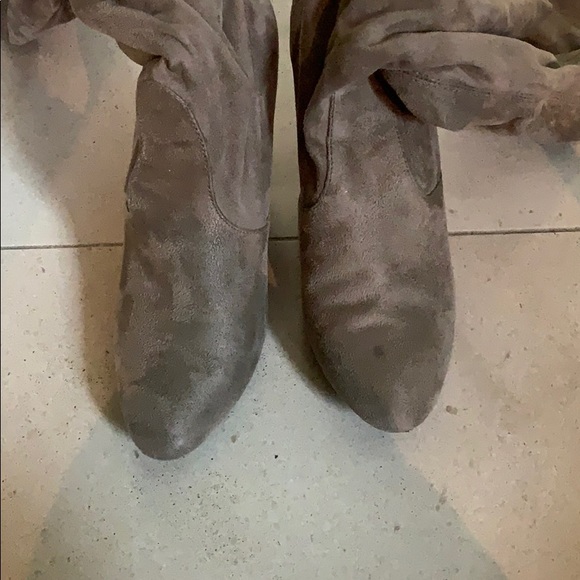 Boots - Picture 4 of 4